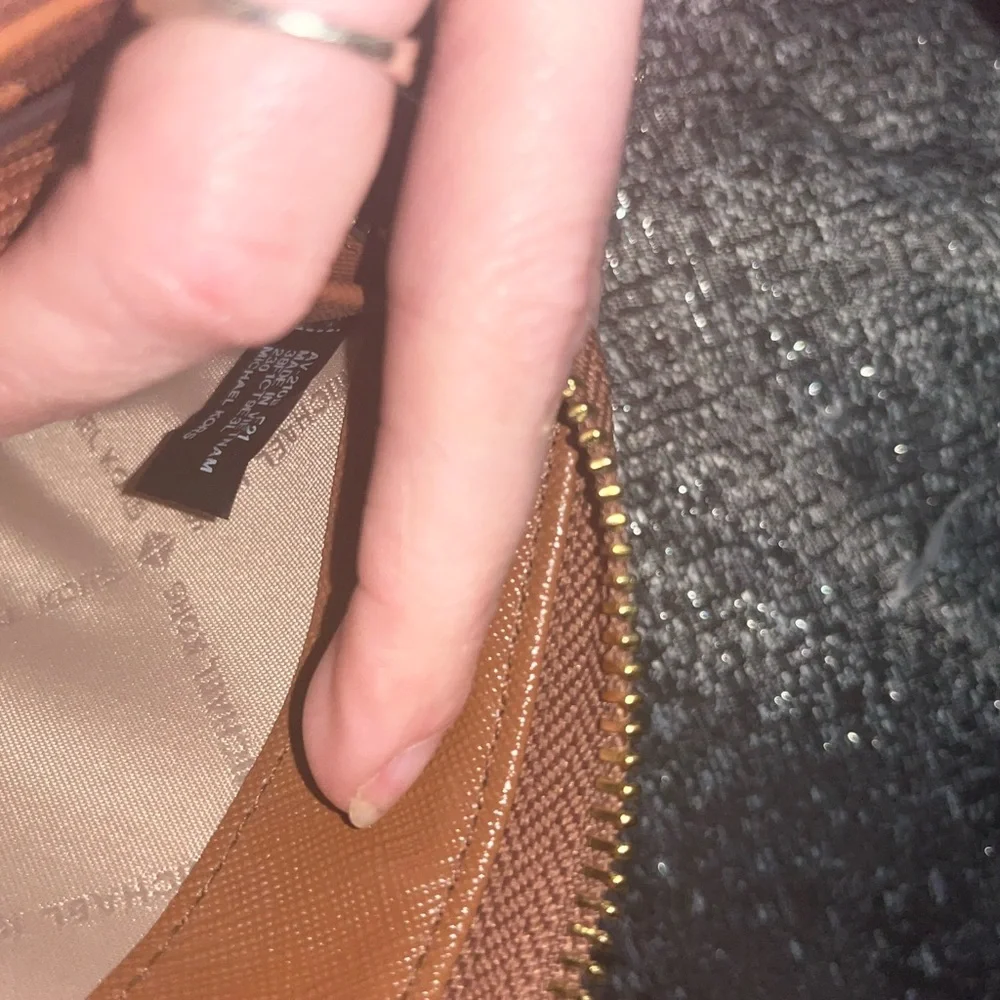 Nice Michael Kors Brown Saffiano Leather Zip Around Wallet! - Picture 9 of 14